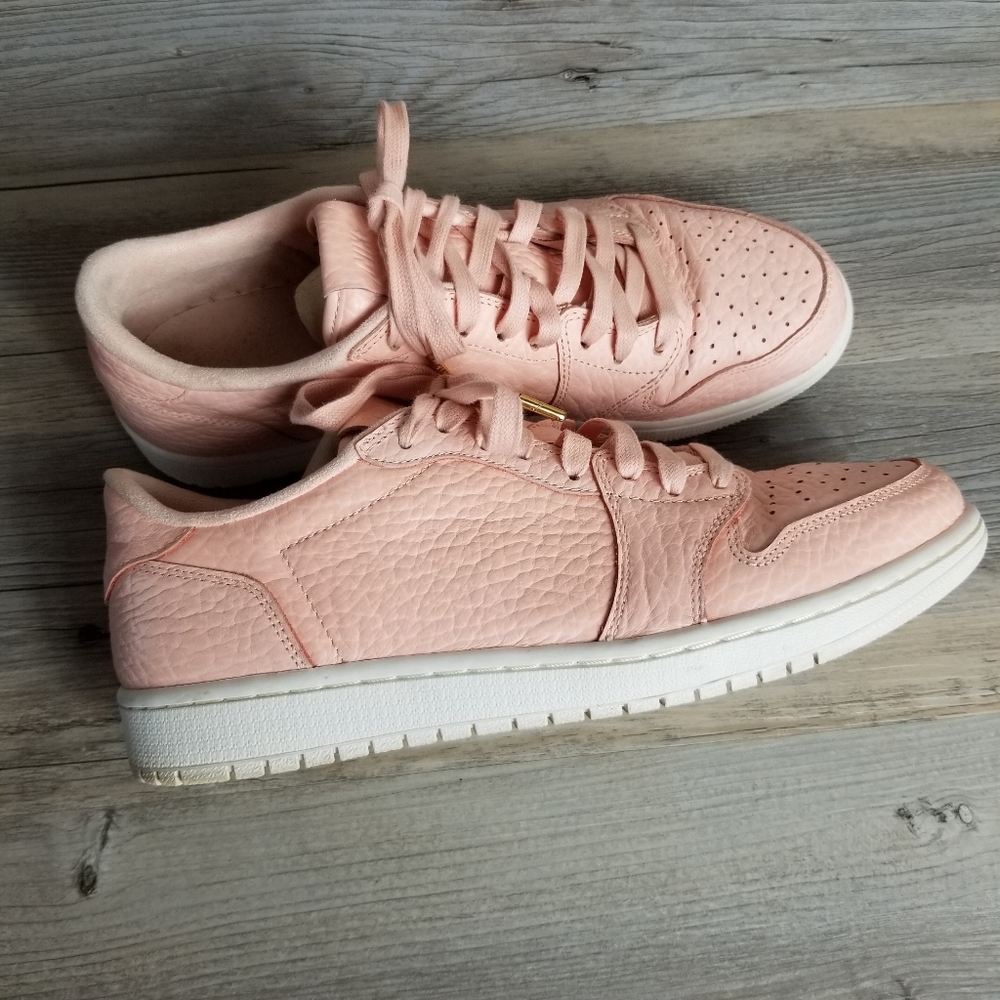 Nike Jordan Air Jordan 1 Retro Low Top Sneakers